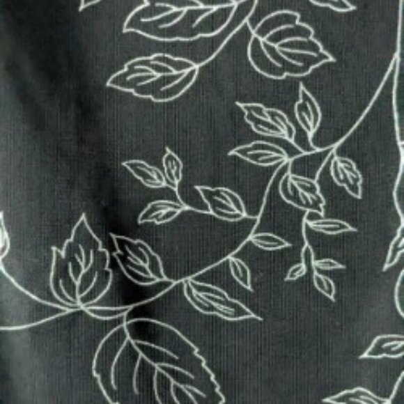 Back camisole top with white flowers - Picture 3 of 6